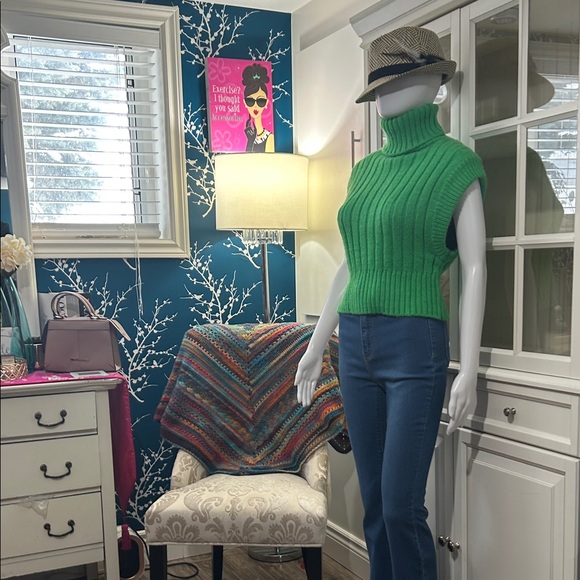 STUNNING Zara BRIGHT Green Sleeveless Turtleneck Sweater. In size M - Picture 3 of 12